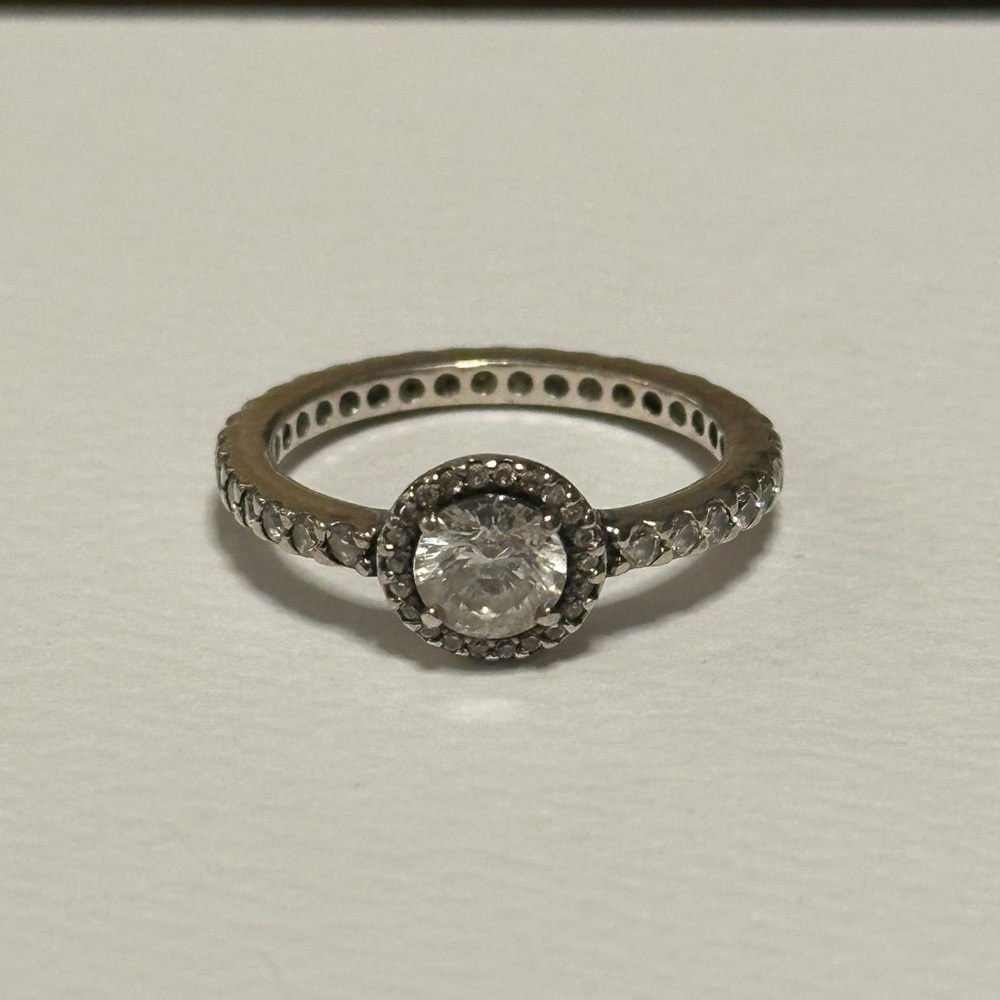 Pandora Circle Stone Radiant Ring size 50 (5)